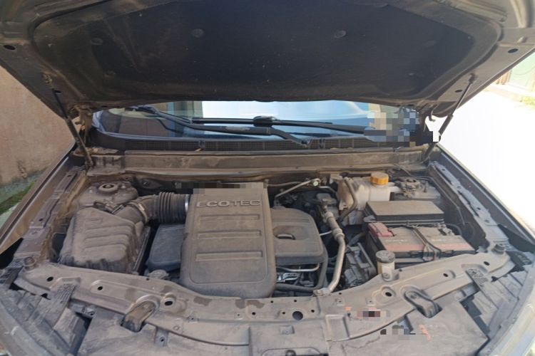 Used Chevrolet Captiva 2015 2.4L 4x4 Flagship Edition 7-Seater Engine Bay