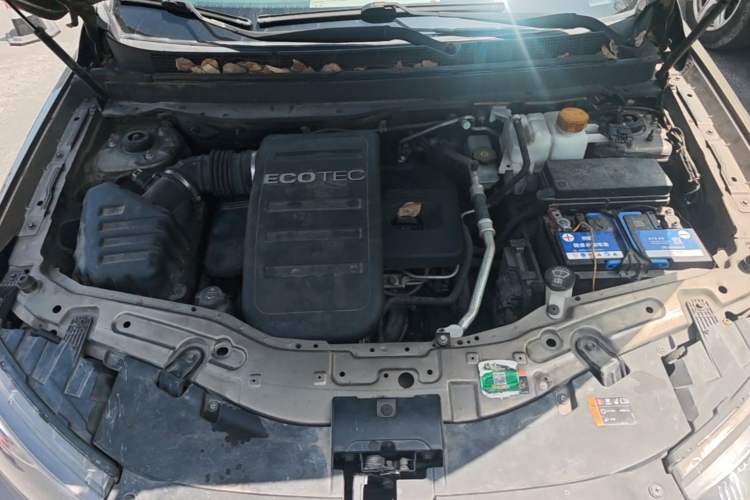 Used Chevrolet Captiva 2015 2.4L 4x4 Flagship Edition 7-Seater Engine Bay