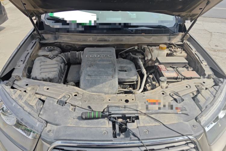 Used Chevrolet Captiva 2015 2.4L 4x4 Flagship Edition 7-Seater Engine Bay