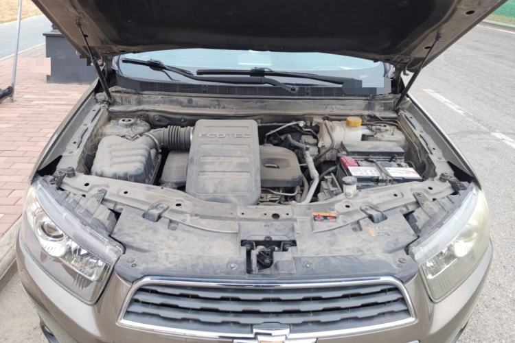 Used Chevrolet Captiva 2015 2.4L 4x4 Flagship Edition 7-Seater Engine Bay