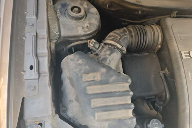 Used Chevrolet Captiva 2015 2.4L Two-Wheel Drive Urban Version 5 Seats Engine Bay Right