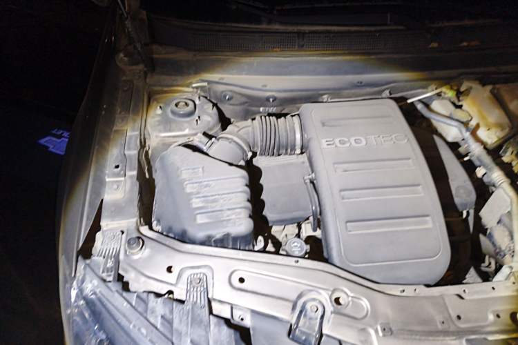 Used Chevrolet Captiva 2015 2.4L Two-Wheel Drive Urban Version 7 Seats Engine Bay Right