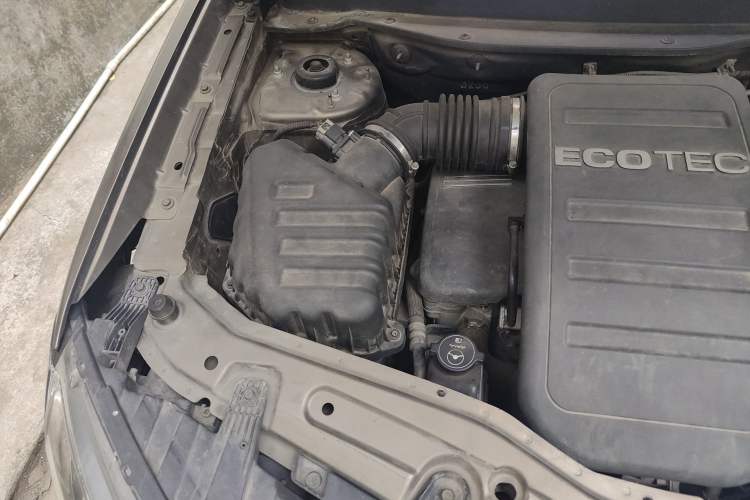 Used Chevrolet Captiva 2015 2.4L 4x4 Flagship Edition 7-Seater Engine Bay Right