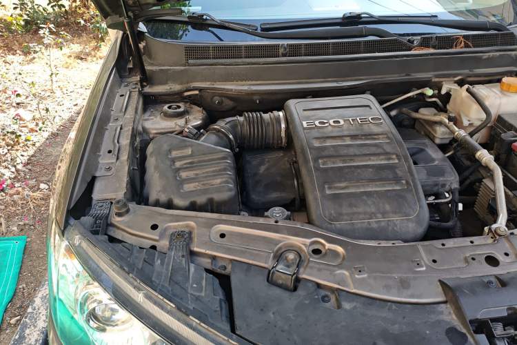 Used Chevrolet Captiva 2015 2.4L 4x4 Flagship Edition 7-Seater Engine Bay Right