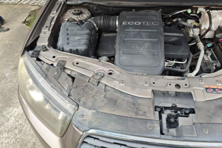 Used Chevrolet Captiva 2015 2.4L 4x4 Flagship Edition 7-Seater Engine Bay Right