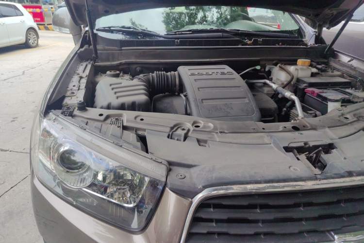 Used Chevrolet Captiva 2015 2.4L Two-Wheel Drive Urban Version 7 Seats Engine Bay Right