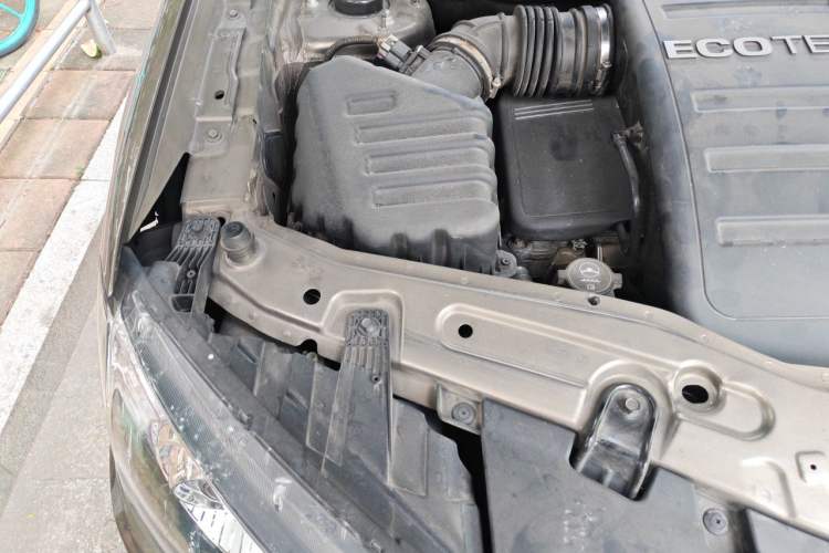 Used Chevrolet Captiva 2015 2.4L Two-Wheel Drive Urban Version 7 Seats Engine Bay Right