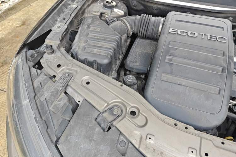 Used Chevrolet Captiva 2015 2.4L Two-Wheel Drive Urban Version 7 Seats Engine Bay Right