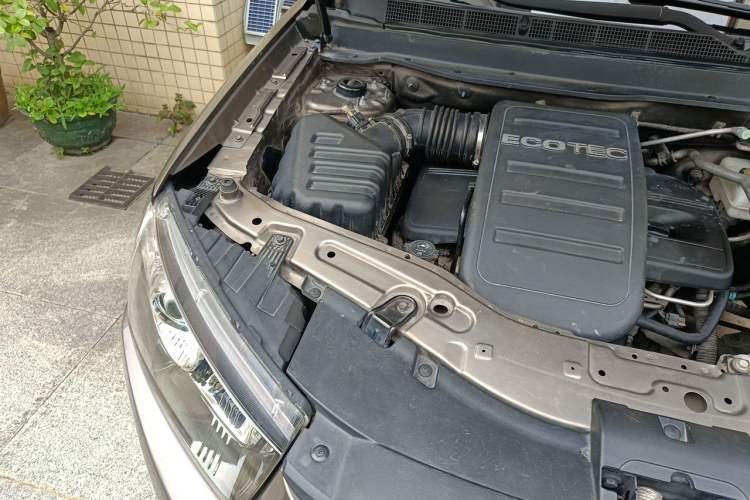 Used Chevrolet Captiva 2015 2.4L 4x4 Flagship Edition 7-Seater Engine Bay Right