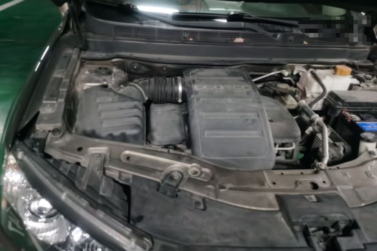 Used Chevrolet Captiva 2015 2.4L Two-Wheel Drive Urban Version 7 Seats Engine Bay Right