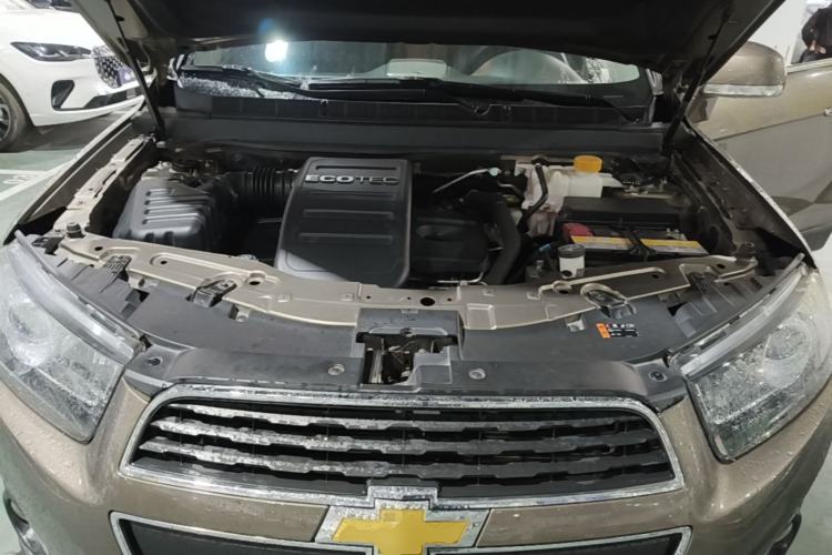 Used Chevrolet Captiva 2015 2.4L Two-Wheel Drive Urban Version 7 Seats Engine Bay