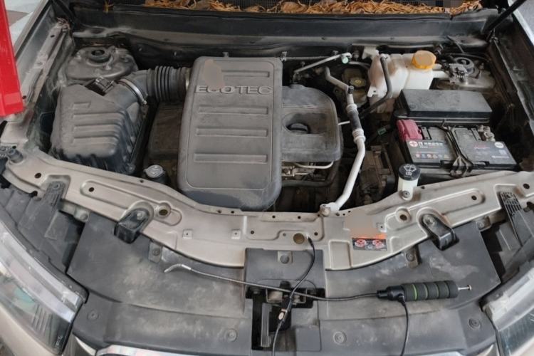 Used Chevrolet Captiva 2015 2.4L 4x4 Flagship Edition 7-Seater Engine Bay