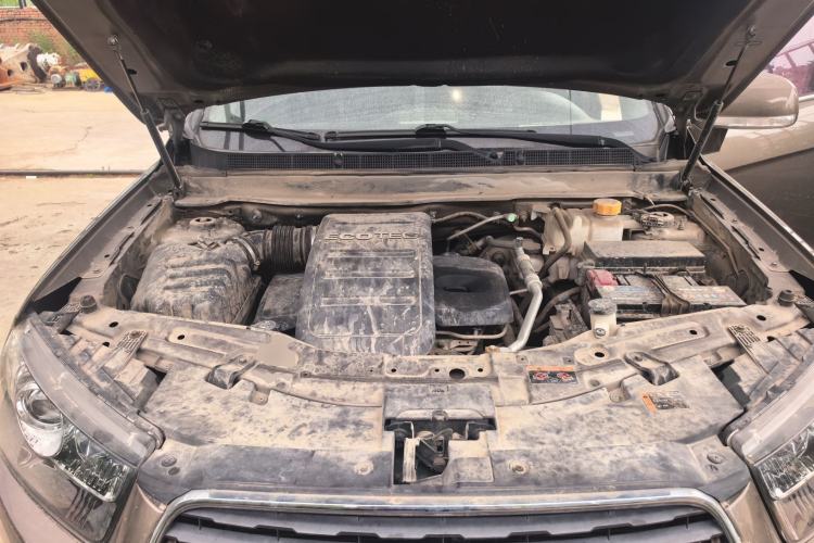 Used Chevrolet Captiva 2015 2.4L 4x4 Flagship Edition 7-Seater Engine Bay