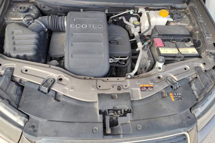 Used Chevrolet Captiva 2015 2.4L 4x4 Flagship Edition 7-Seater Engine Bay