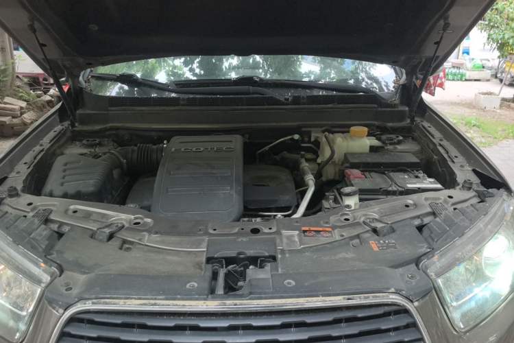 Used Chevrolet Captiva 2015 2.4L 4x4 Flagship Edition 7-Seater Engine Bay