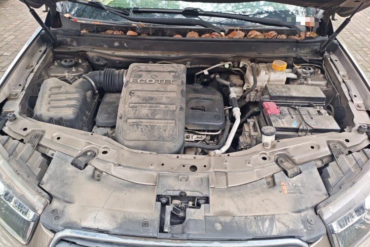 Used Chevrolet Captiva 2015 2.4L Two-Wheel Drive Urban Version 7 Seats Engine Bay