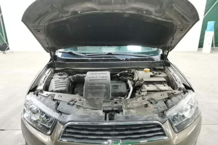 Used Chevrolet Captiva 2015 2.4L Two-Wheel Drive Urban Version 7 Seats Engine Bay