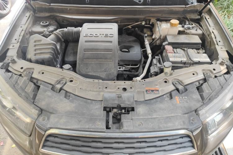 Used Chevrolet Captiva 2015 2.4L 4x4 Flagship Edition 7-Seater Engine Bay