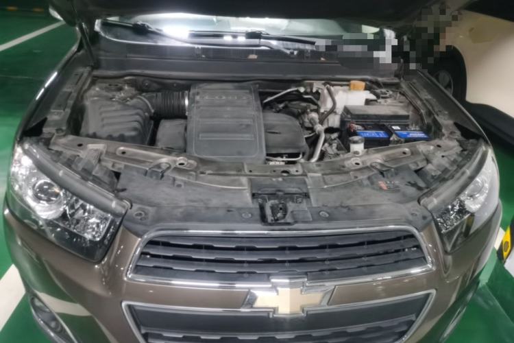 Used Chevrolet Captiva 2015 2.4L Two-Wheel Drive Urban Version 7 Seats Engine Bay