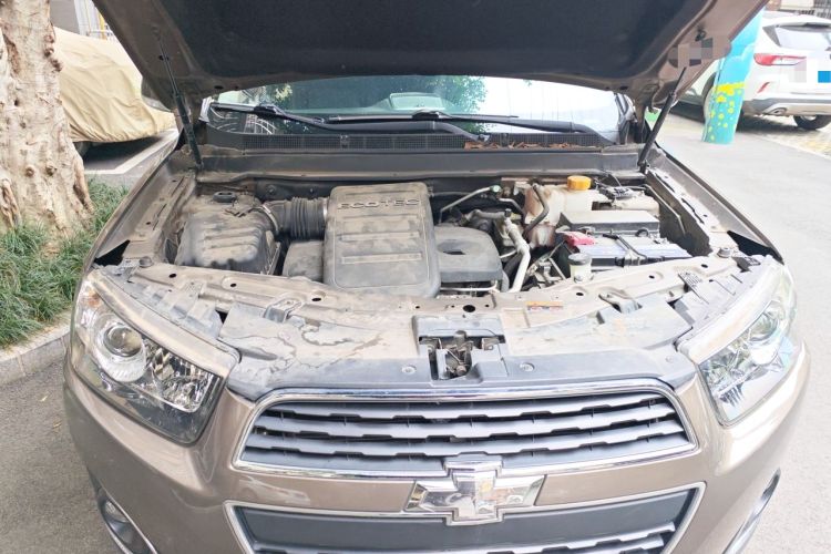 Used Chevrolet Captiva 2015 2.4L 4x4 Flagship Edition 7-Seater Engine Bay