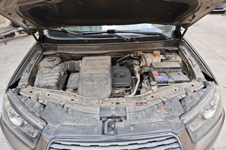 Used Chevrolet Captiva 2015 2.4L 4x4 Flagship Edition 7-Seater Engine Bay