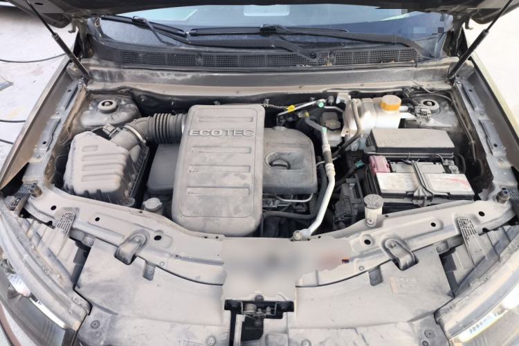 Used Chevrolet Captiva 2015 2.4L 4x4 Flagship Edition 7-Seater Engine Bay