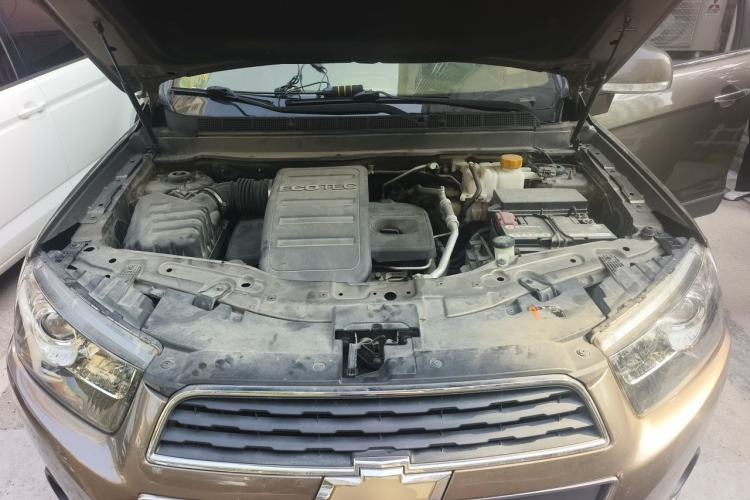 Used Chevrolet Captiva 2015 2.4L Two-Wheel Drive Urban Version 7 Seats Engine Bay