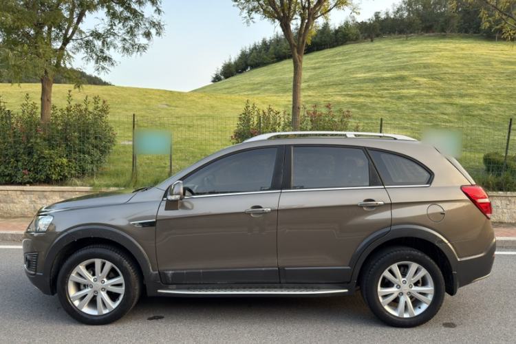 Used Chevrolet Captiva 2015 2.4L 4x4 Flagship Edition 7-Seater Exterior 1