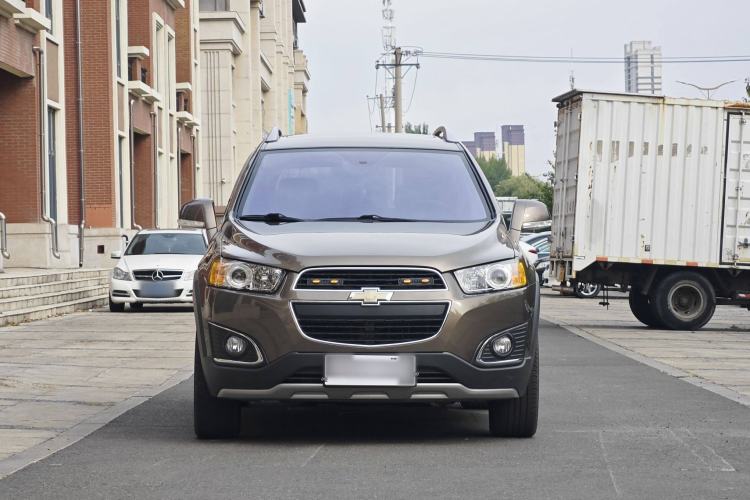 Used Chevrolet Captiva 2015 2.4L 4x4 Flagship Edition 7-Seater Exterior 1
