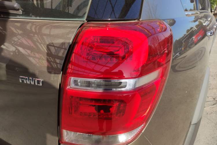 Used Chevrolet Captiva 2015 2.4L 4x4 Flagship Edition 7-Seater Exterior 2