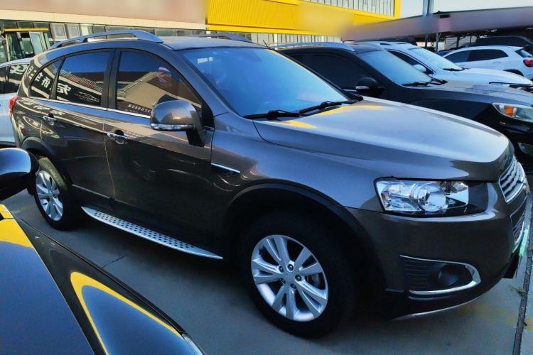 Used Chevrolet Captiva 2015 2.4L 4x4 Flagship Edition 7-Seater Exterior 2