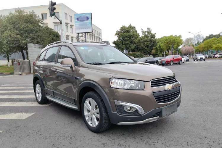 Used Chevrolet Captiva 2015 2.4L 4x4 Flagship Edition 7-Seater Exterior 2