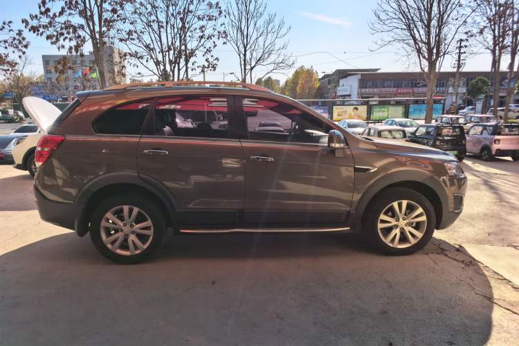 Used Chevrolet Captiva 2015 2.4L 4x4 Flagship Edition 7-Seater Exterior 2