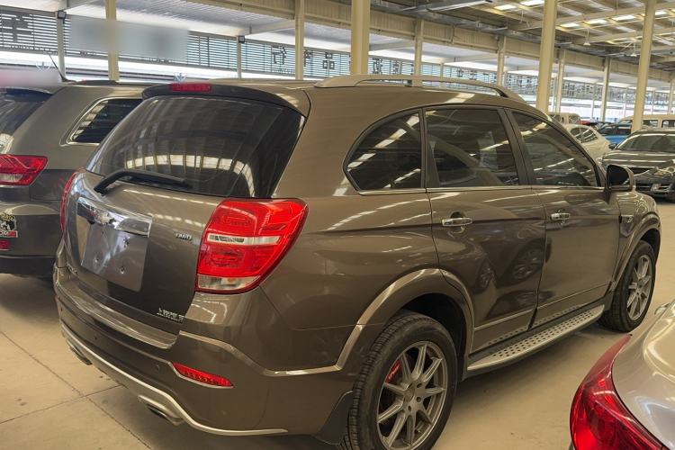 Used Chevrolet Captiva 2015 2.4L 4x4 Flagship Edition 7-Seater Exterior 3
