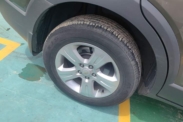 Used Chevrolet Captiva 2015 2.4L Two-Wheel Drive Urban Version 7 Seats Exterior 3
