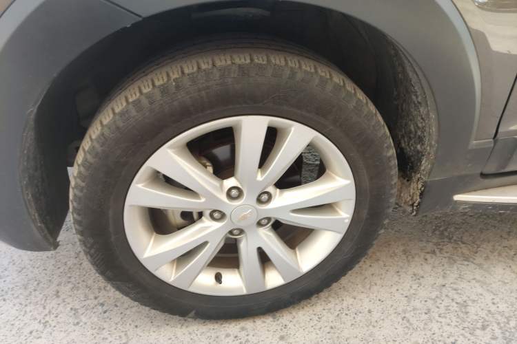Used Chevrolet Captiva 2015 2.4L 4x4 Flagship Edition 7-Seater Exterior 3