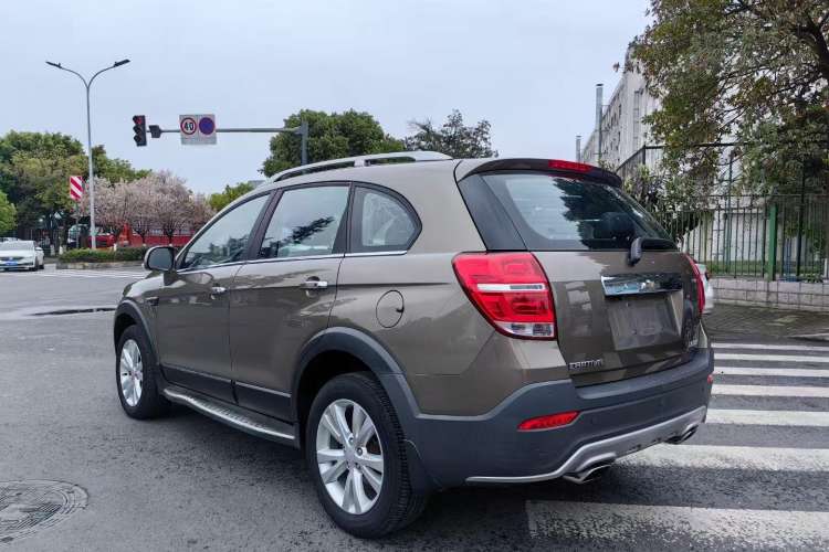 Used Chevrolet Captiva 2015 2.4L 4x4 Flagship Edition 7-Seater Exterior 3