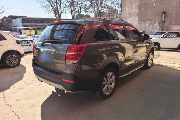 Used Chevrolet Captiva 2015 2.4L 4x4 Flagship Edition 7-Seater Exterior 3