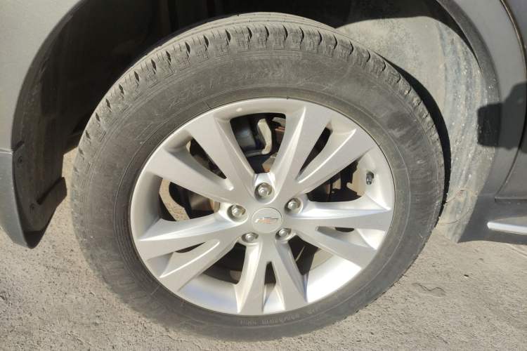 Used Chevrolet Captiva 2015 2.4L 4x4 Flagship Edition 7-Seater Exterior 4