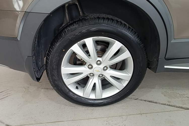 Used Chevrolet Captiva 2015 2.4L 4x4 Flagship Edition 7-Seater Exterior 5