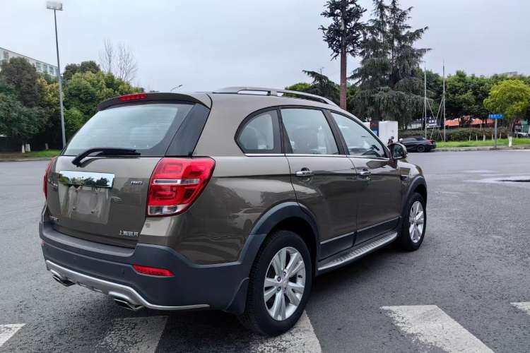Used Chevrolet Captiva 2015 2.4L 4x4 Flagship Edition 7-Seater Exterior 5