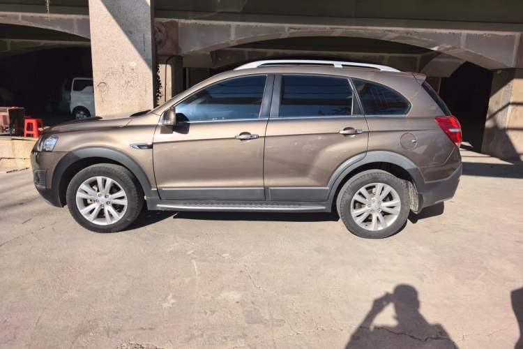 Used Chevrolet Captiva 2015 2.4L 4x4 Flagship Edition 7-Seater Exterior 5