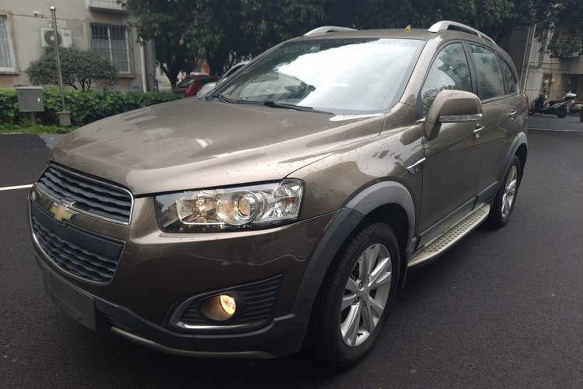 Used Chevrolet Captiva 2015 2.4L 4x4 Flagship Edition 7-Seater Front Left 45 Deg