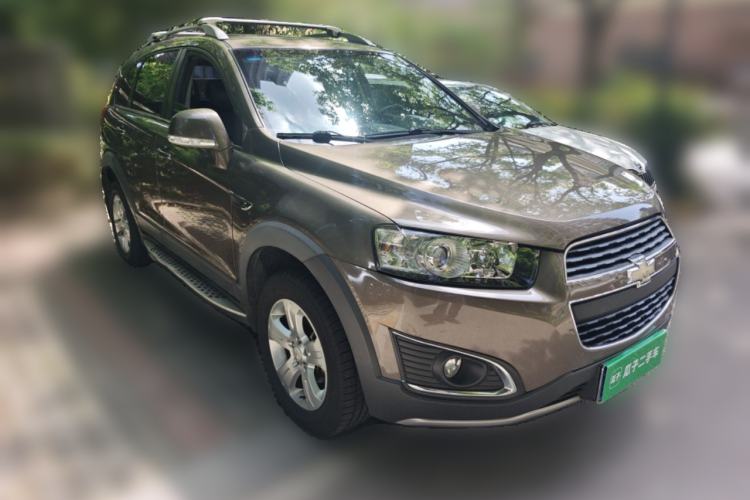 Used Chevrolet Captiva 2015 2.4L Two-Wheel Drive Urban Version 7 Seats Front Right 45 Deg