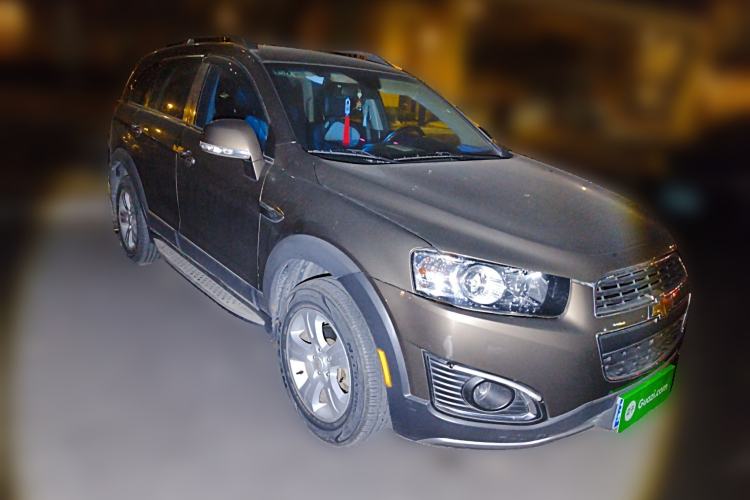 Used Chevrolet Captiva 2015 2.4L Two-Wheel Drive Urban Version 7 Seats Front Right 45 Deg