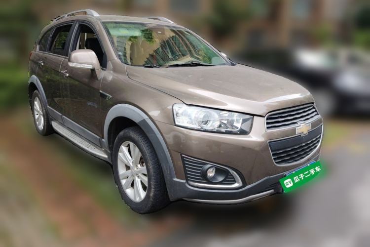 Used Chevrolet Captiva 2015 2.4L 4x4 Flagship Edition 7-Seater Front Right 45 Deg