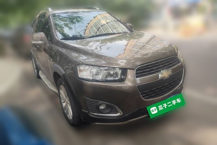 Used Chevrolet Captiva 2015 2.4L 4x4 Flagship Edition 7-Seater Front Right 45 Deg