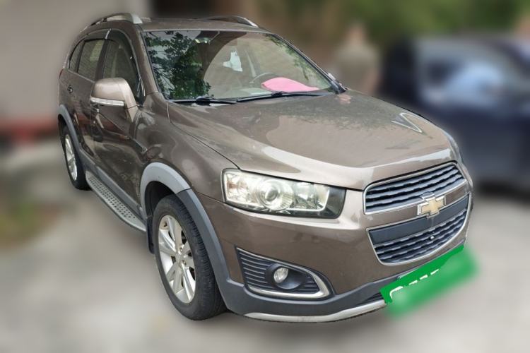 Used Chevrolet Captiva 2015 2.4L 4x4 Flagship Edition 7-Seater Front Right 45 Deg