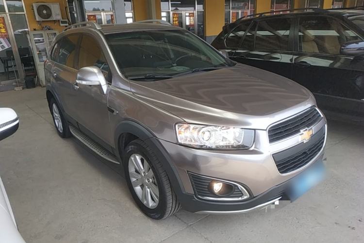 Used Chevrolet Captiva 2015 2.4L 4x4 Flagship Edition 7-Seater Front Right 45 Deg
