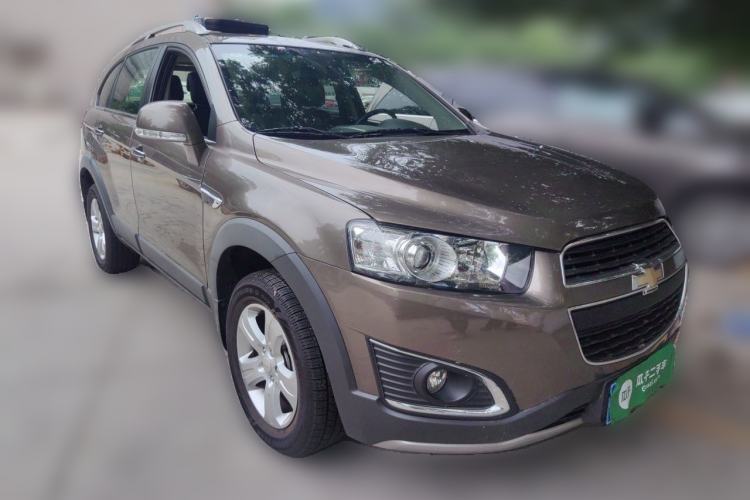 Used Chevrolet Captiva 2015 2.4L Two-Wheel Drive Urban Version 7 Seats Front Right 45 Deg